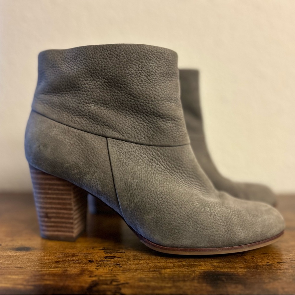 Cole Haan Cassidy Grey Suede Ankle Booties Size 7 B Boho Chic Boots